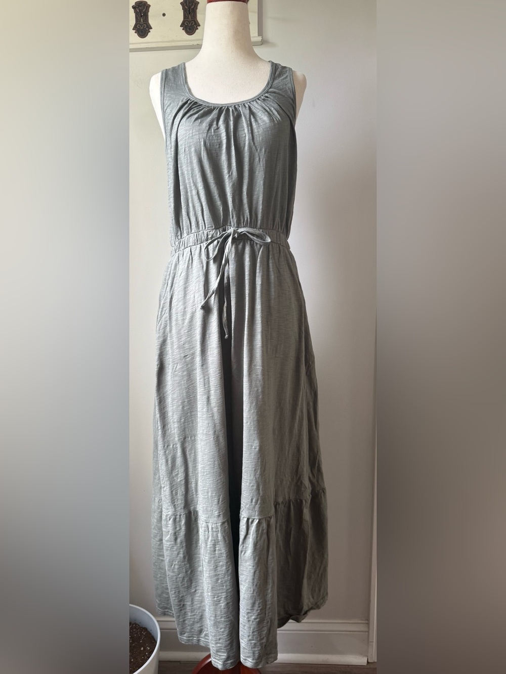 Pact Gray Sleeveless Scoop-Neck midi Dress with Tie Waist 100% Organic Cotto